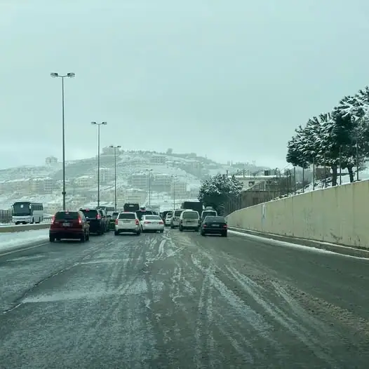 زحمة سير وتراكم جليد على طريق ضهر بيدر….. صدر عن جمعية " اليازا " البيان التالي