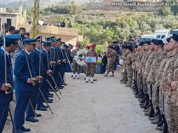شيّعت قيادة الجيش وأهالي بلدة عكار العتيقة الملازم الشهيد محمود زيتون الذي استشهد بتاريخ ٢٠ /٤ /٢٠٢٥.