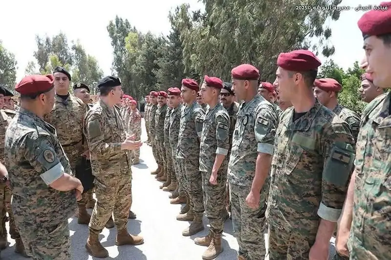 تفقَّدَ قائد الجيش العماد رودولف هيكل قيادة لواء المشاة السابع في ثكنة فرنسوا الحاج – مرجعيون