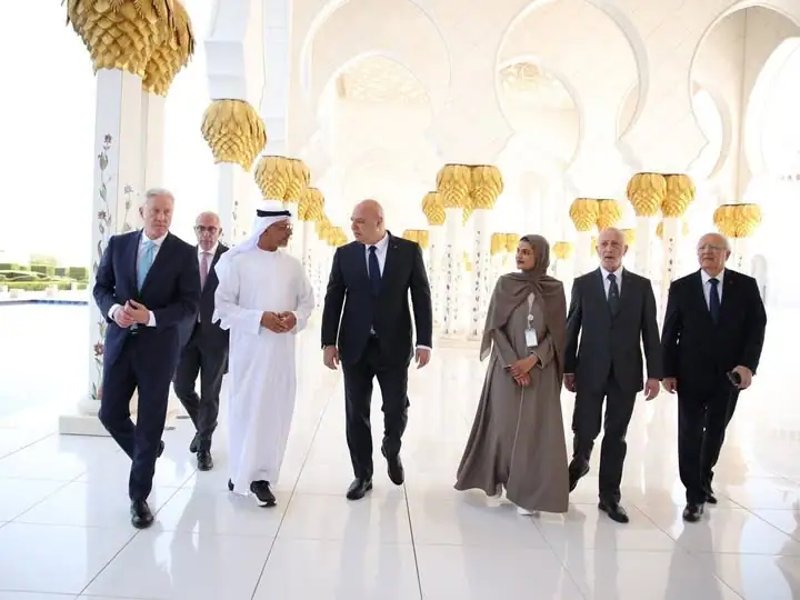 عاد رئيس الجمهورية إلى بيروت بعد زيارة رسمية لدولة الإمارات العربية المتحدة أنهاها في أبو ظبي بجولة في جامع…