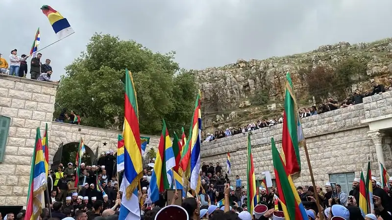 بالصور: صلاة الغائب عن أرواح شهداء #جرمانا في مقام الشريف - شارون