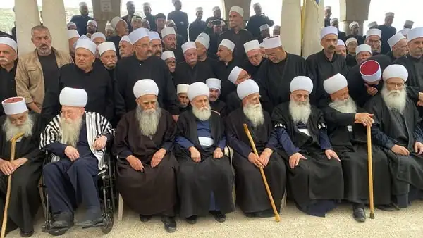 بالصور: صلاة الغائب عن أرواح شهداء #جرمانا في مقام الشريف - شارون