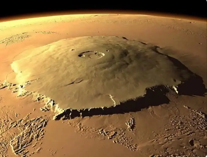 هذه صورة لجبل أوليمبوس مونس Olympus Mons على كوكب المريخ