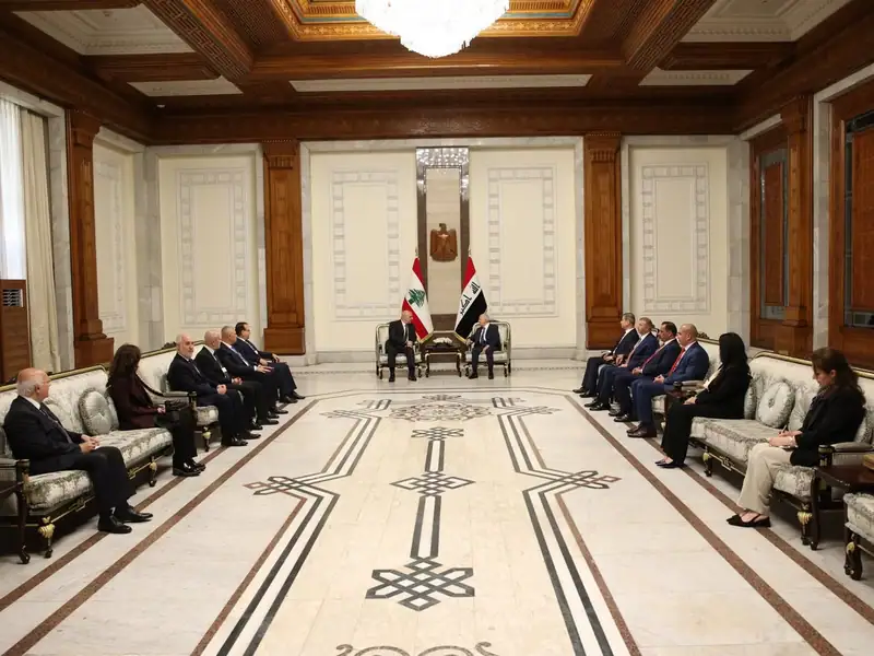 لقاء بين الرئيس عون والرئيس العراقي عبد اللطيف رشيد في القصر الرئاسي في بغداد