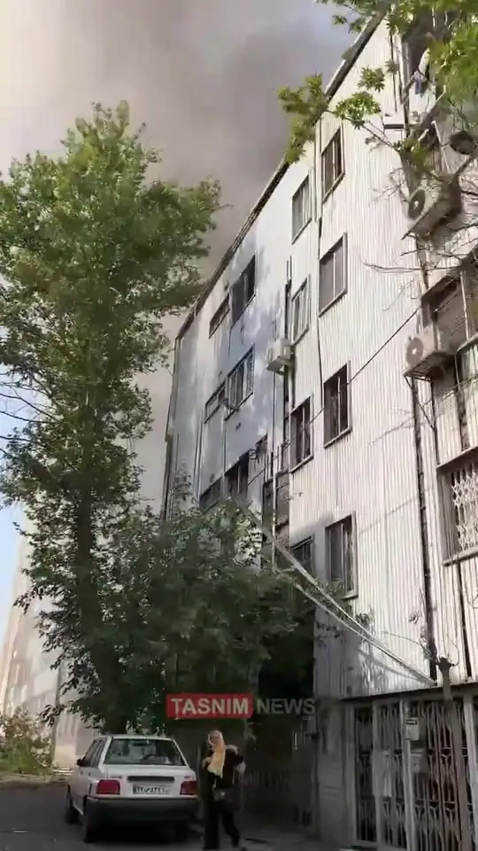 من محيط ساحة ولي عصر في طهران التي تعرضت لغارات إسرائيلية عنيفة وواسعة قبل قليل