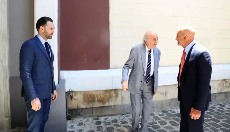 جنبلاط بحث مع باراك الأوضاع في لبنان والمنطقة