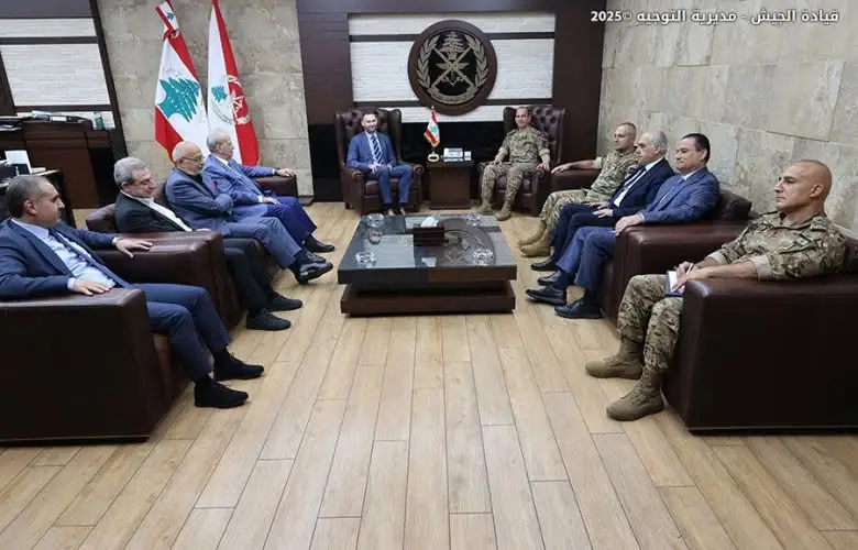 استقبل قائد الجيش العماد رودولف هيكل في مكتبه في اليرزة