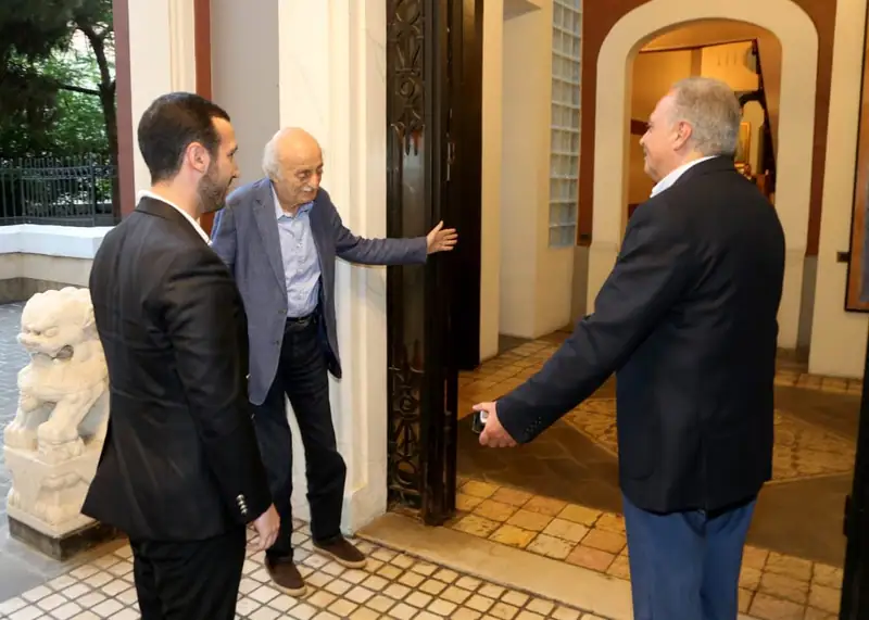 استقبل الرئيس السابق للحزب التقدمي الاشتراكي وليد جنبلاط في كليمنصو