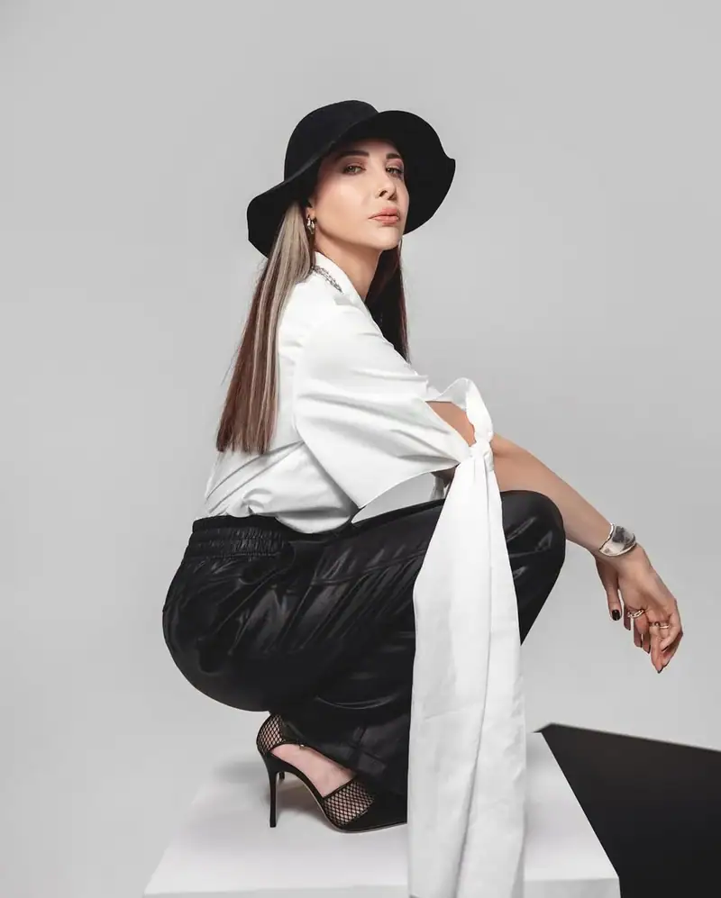 نانسي عجرم تخطف الأنظار بإطلالتين عصريتين من كواليس ألبوم "نانسي 11"