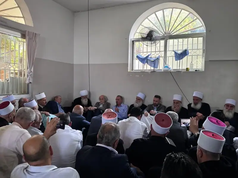 قال الرئيس السابق "للحزب التقدمي الاشتراكي" وليد جنبلاط إنه "في ظل المؤامرة الكبرى