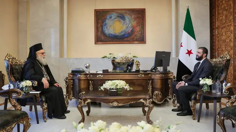 استقبل الرئيس السوري أحمد الشرع، في قصر الشعب بدمشق، بطريرك أنطاكية وسائر المشرق للروم الأرثوذكس يوحنا العاشر يازجي.