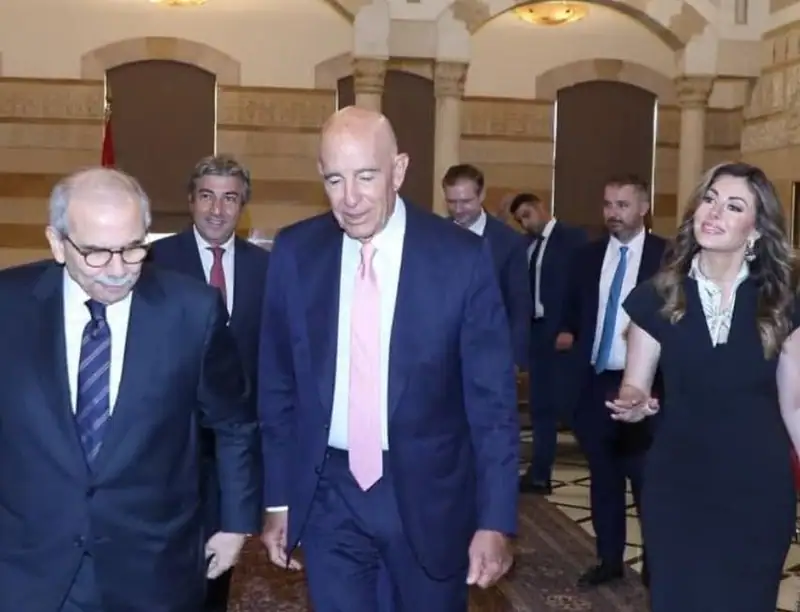 صور من استقبال رئيس وزراء لبنان نواف سلام الموفدين الأميركيين برّاك وأورتاغوس لمناقشة ملف حصر السلاح بيد الدولة