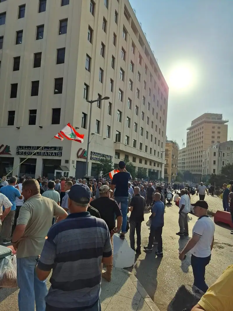 قطع طرقات واحتجاجات في بيروت وطرابلس: العسكريون المتقاعدون يُشعلون الشارع.