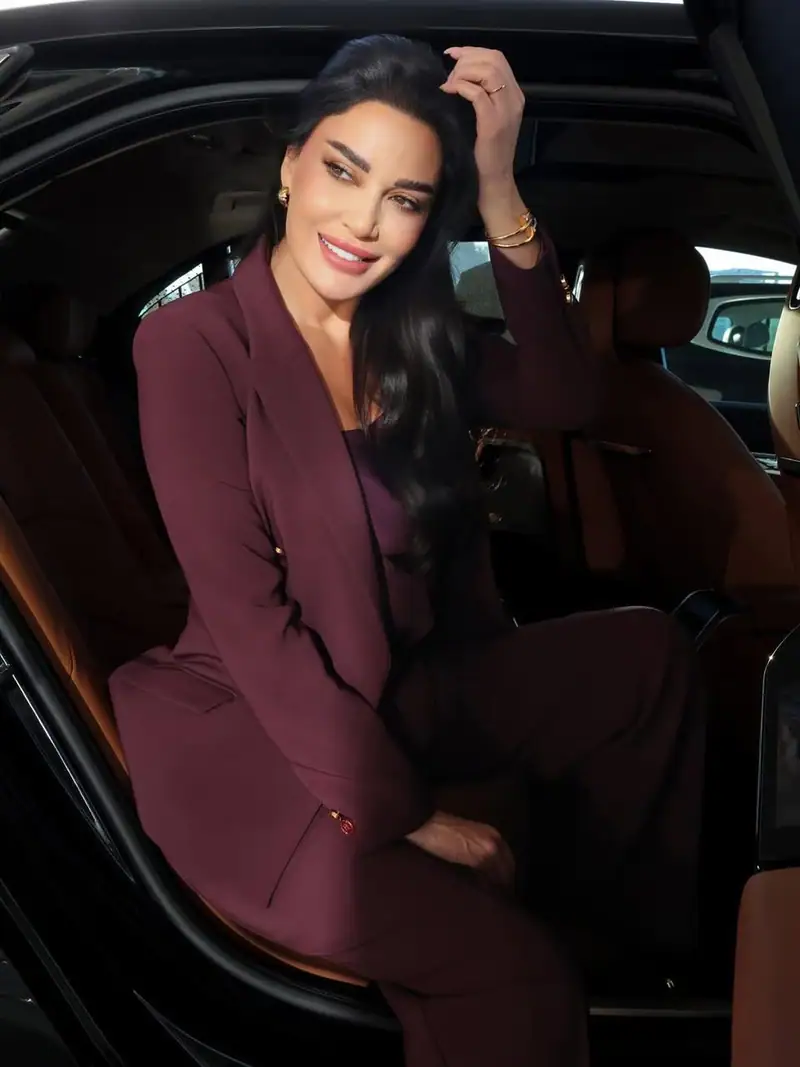 سيرين عبد النور ببدلة برغندي من Elisabetta Franchi