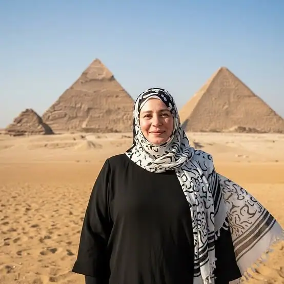 نجمات من أمام الأهرامات قبل أيام من افتتاح المتحف المصري الكبير