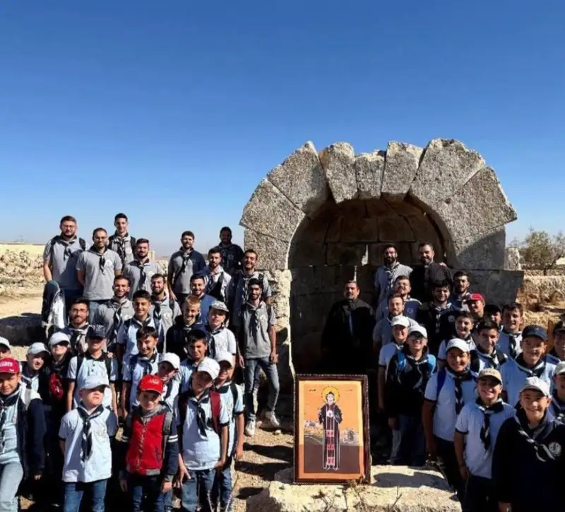 احتفلت الكنيسة المارونية في حلب بإقامة أول قداس إلهي عند ضريح مار مارون في قرية براد شمال غرب سوريا