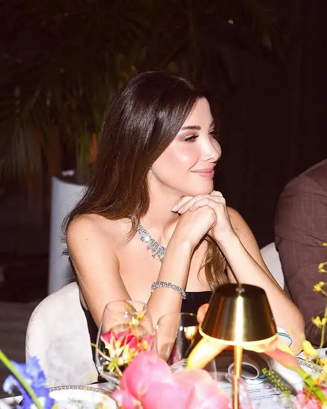 نانسي عجرم بفستان كب ميدي في حفل Tiffany & Co