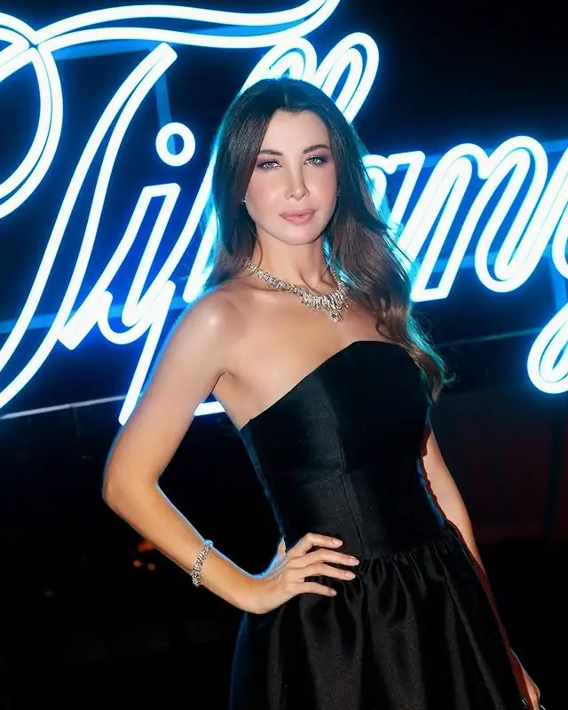 نانسي عجرم بفستان كب ميدي في حفل Tiffany & Co