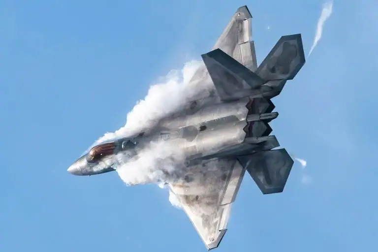 صوفر نيوز – مواجهة J-20 وF-22