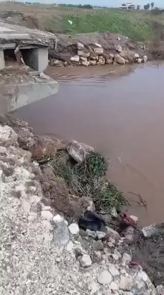 انهيار جزء أساسي من جسر العريضة الحدودي