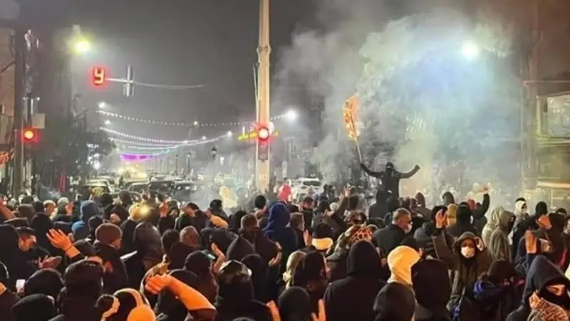 هدد الرئيس الأمريكي دونالد ترامب بأن واشنطن قد تتدخل في إيران
