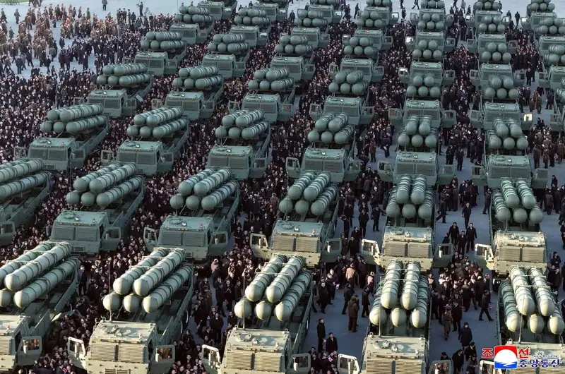 كوريا الشمالية تنشر 50 منظومة صواريخ KN-25 مطورة وذات قدرة نووية