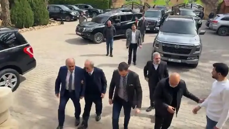 تيمور جنبلاط يصل إلى دار خلدة للقاء طلال أرسلان