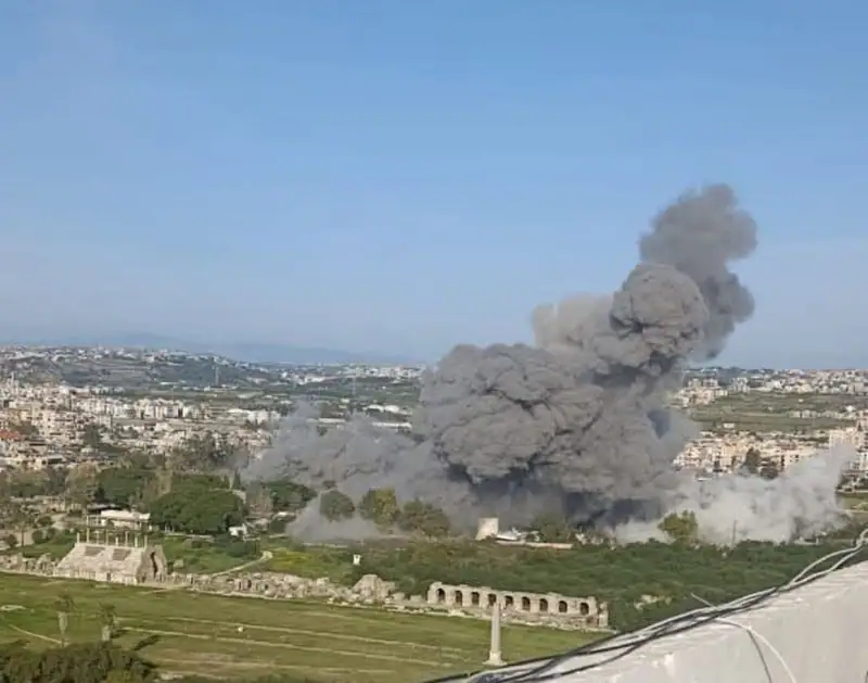 غارة إسرائيلية قرب الآثار في صور