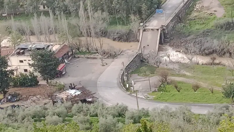 جسر القعقعية إنهار بالكامل.