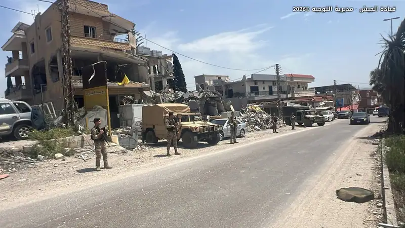 يعمل الجيش على مواكبة الأهالي العائدين إلى قراهم