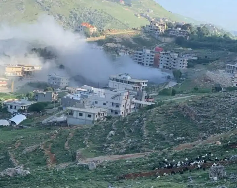 الطيران الحربي أغار مستهدفًا بلدة مشغرة.
