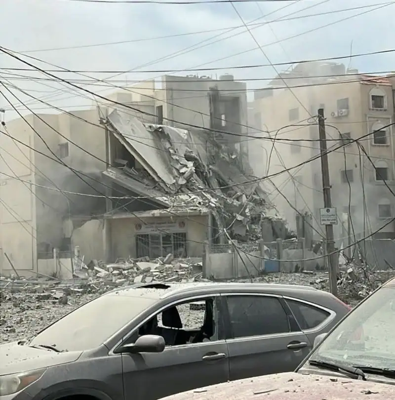الغارة على مبنى النجده الشعبيه