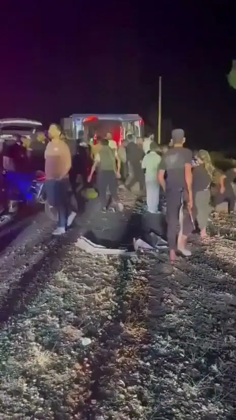 مشاهد لانقلاب الحافلة التي تقل مُعتمرين لبنانيين بعد تعرّضها لحادث سير مروع على اوتوستراد درعا في سوريا