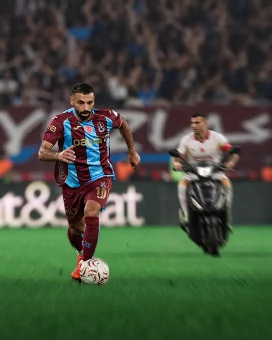 محمد صلاح بسرعة الدراجة النارية!