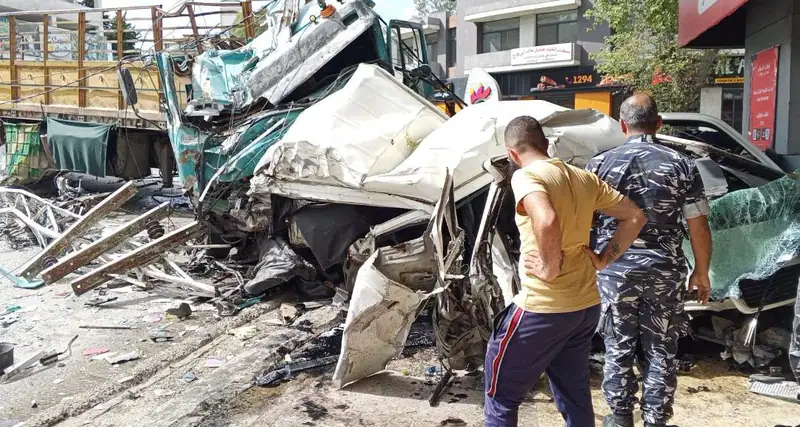 مشاهد إضافية من مكان الحادث على مستديرة عاليه مفرق الزهار.