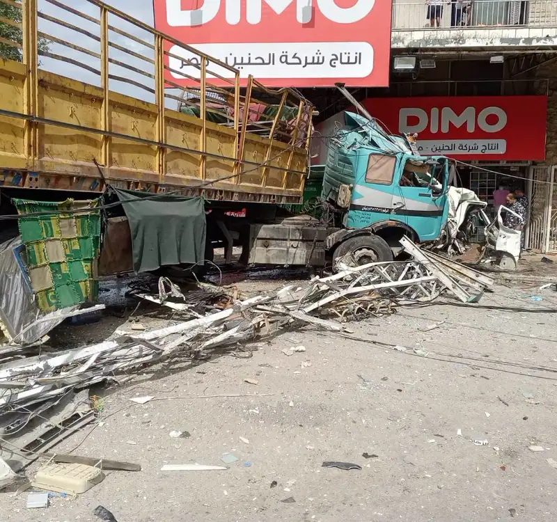 مشاهد إضافية من مكان الحادث على مستديرة عاليه مفرق الزهار.
